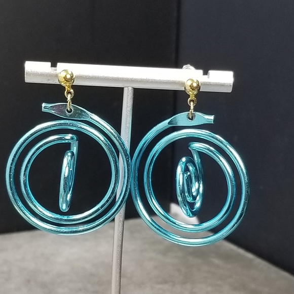 Vintage Jewelry - Vintage blue clip on circle earrings Mermaidcore